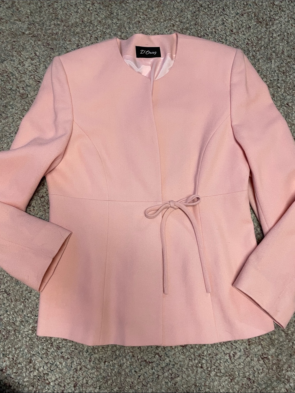 D’oraz 100% wool waist tie pink blazer jacket in excellent condition